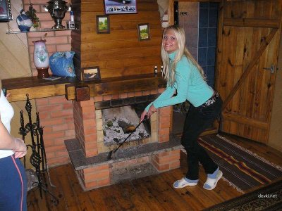 Моя половинка смело демонстрирует свои прелести в бане, выставляя свою привлекательность и самоуверенность