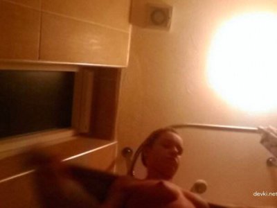 Сексуальная белокурая красотка на отпуске!