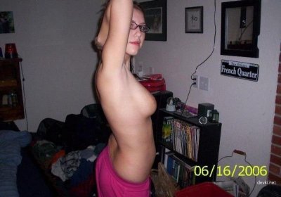 Красотка нежится в ванной