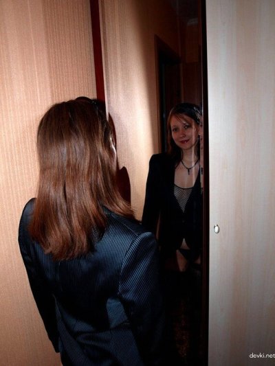 Сначала снял жену на камеру, а потом покрыл ее белым соком