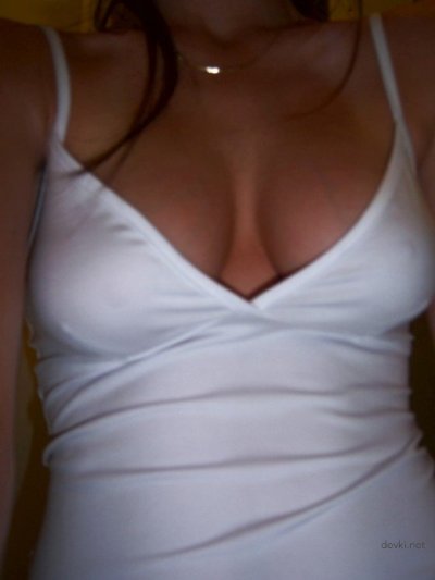 Обнаженная красотка с отличным телом.