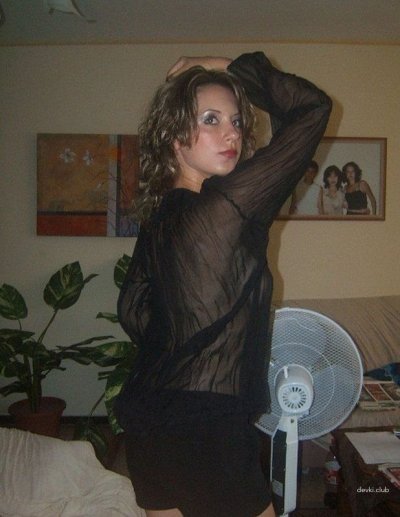 Сексуальные снимки без верхней одежды в домашней обстановке