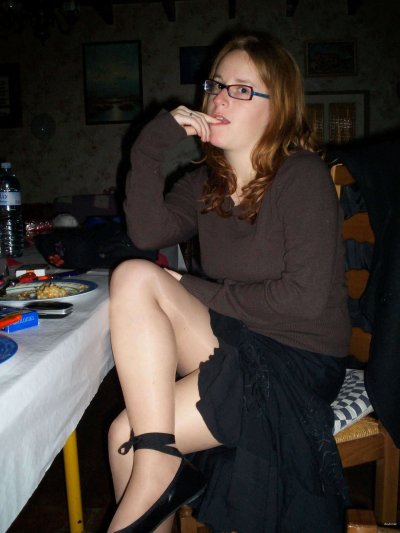 Очаровательная рыжая красавица в нежном обнаженном виде