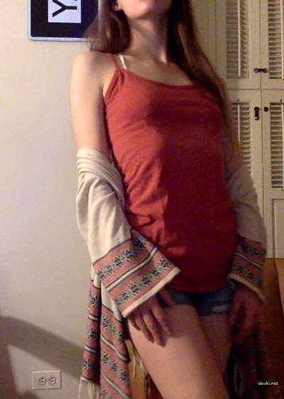 Разделась и засунула трусики в киску - горячее порно!