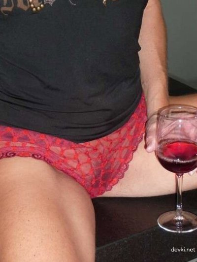 Зрелая любительница анального секса готова удивить вас!