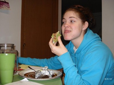 Тёлка 18 лет сняла киску крупным планом — селфи