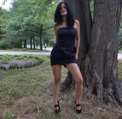 Фото горячей шатенки в парке: утехи в природе!