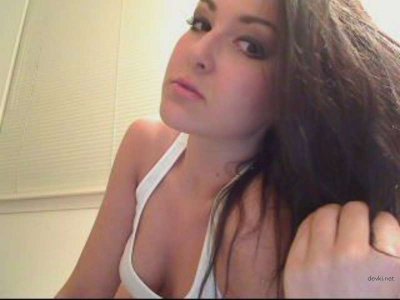 Сексуальная красотка демонстрирует свои прелести в онлайн чате