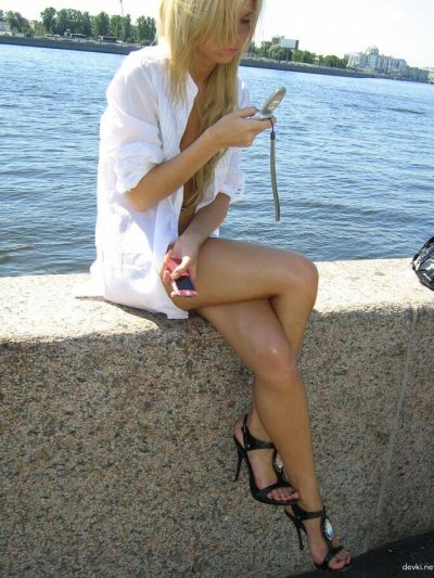 Прокатись на волне наслаждения с девушкой с шикарной фигуркой!