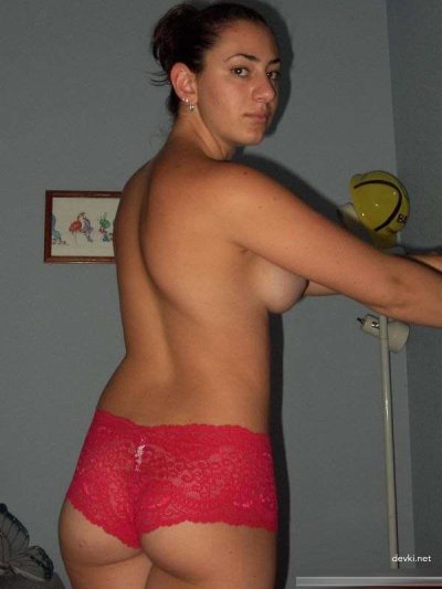 Нежная эротика с очаровательной брюнеткой: наслаждайся каждым моментом!