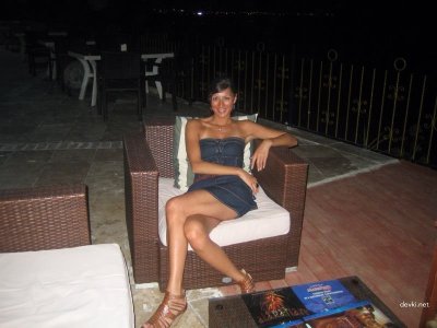 Развратная красотка из Турции демонстрирует интимные места