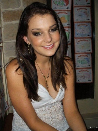 Задорная красотка оголилась на кухне