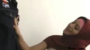 Незабываемый опыт: секс с красивой мусульманкой в хиджабе, пленительное любительское порно видео