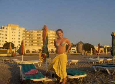 Трахает супругу в гостиничном номере на отпуске