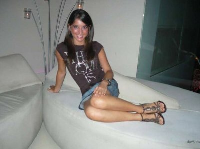 Трогает густую киску: откровенный контент для взрослых 18+