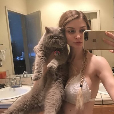 Сексуальные фото стройной красотки с обворожительным бюстом