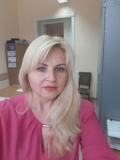 Зрелая красотка с обвисшей грудью