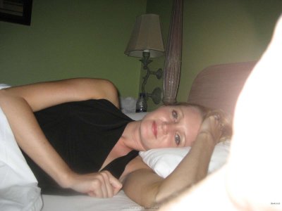 Отдыхаем с подругой на солнце: горячие моменты вместе!