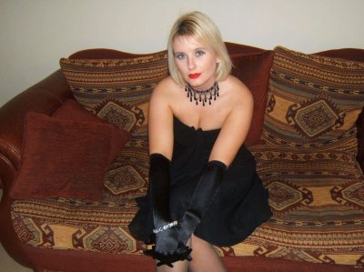 Зрелая красотка в свадебном платье: жаркое предложение для взрослых