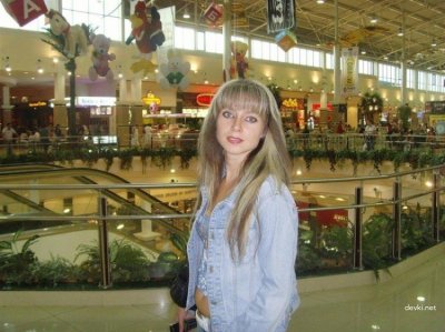 Гибкая дамочка раздвигает ножки во всех позах