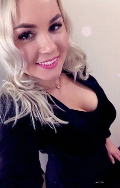 Очаровательное фото от русой красотки: пикантное самснимание