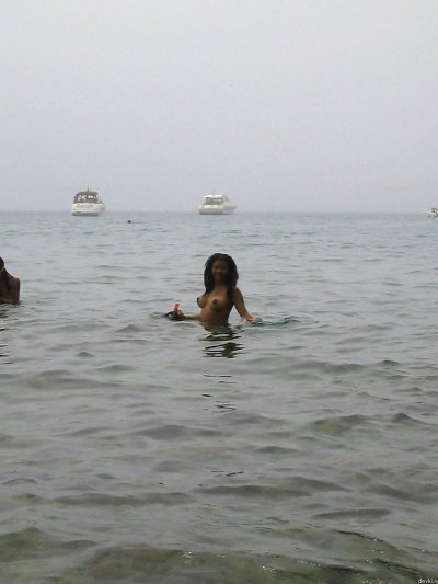 Интимные снимки шоколадной красотки с отпуска