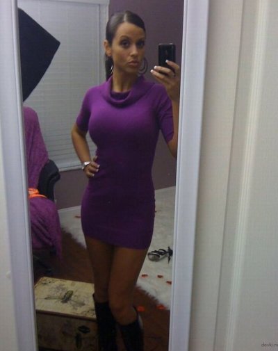 Сделала селфи перед зеркалом для взрослых