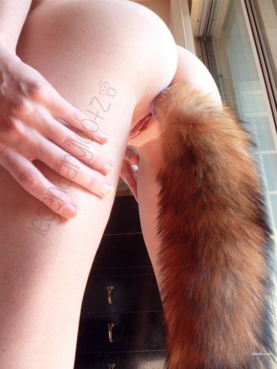 Молодая шалунья в поисках удовольствия на порносайте