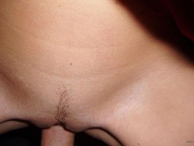 Молодая красотка занимается интимом