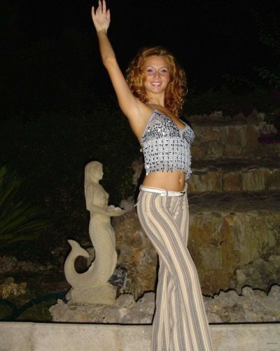 Сексуальная красотка в одних трусиках - горячее видео!