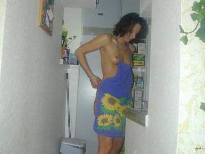 Развратная супруга без одежды на кухне - новые фото!