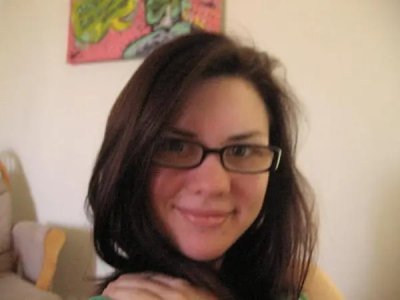 Девочка демонстрирует свои интимные эротические снимки