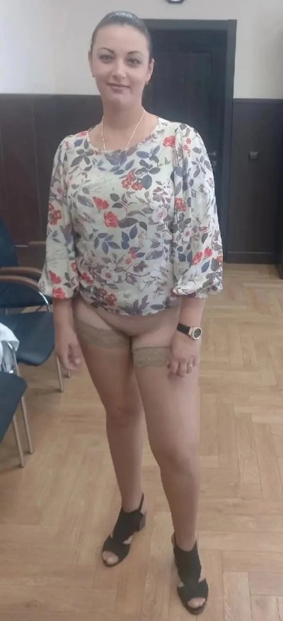 Рабочая девочка умело обслуживает начальника