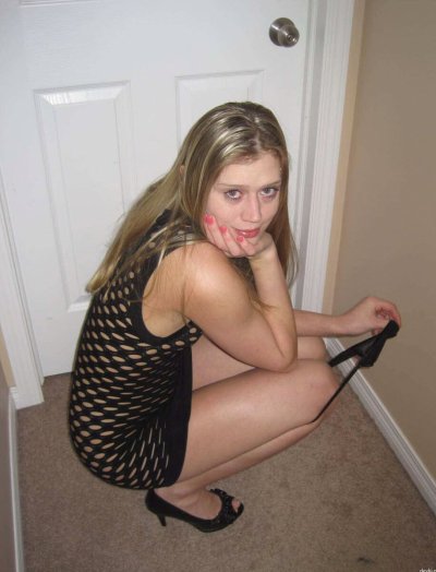 Интимные фото голой дамы без нижнего белья