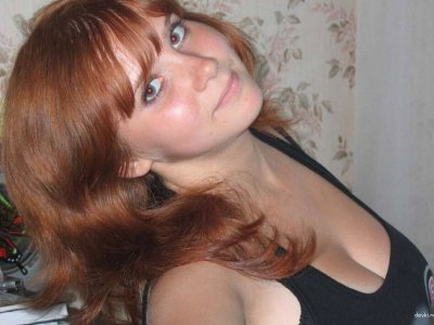 Развратница без трусиков с огромными сиськами