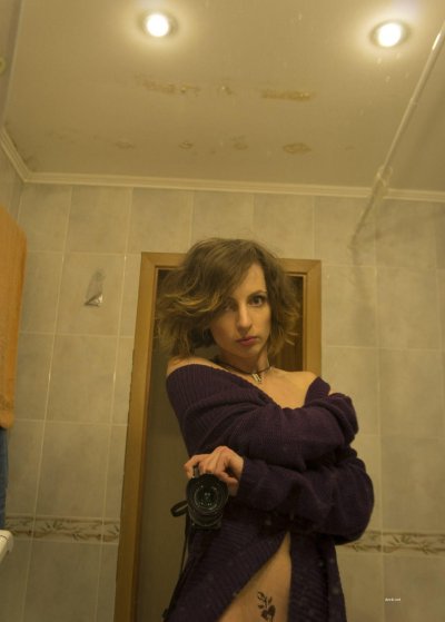 Развлечения с красоткой и нежным удовлетворением