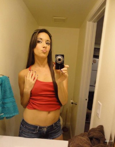 Халявные эрофотки молоденькой красотки