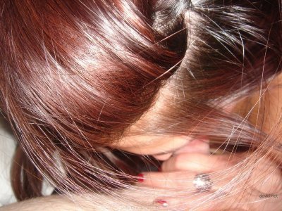 Большегрудая красотка делает минет другу мужа