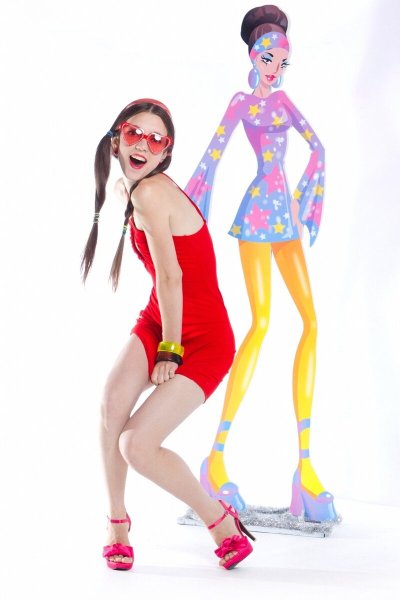 Сексуальная крошка демонстрирует свои прелести