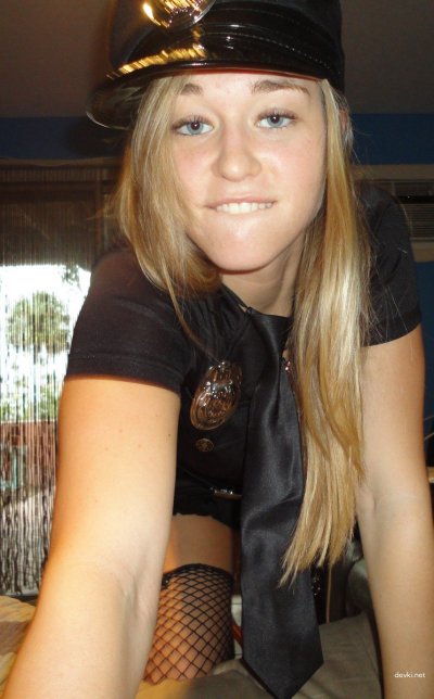 Горячая красотка в эротическом наряде - новые фото!