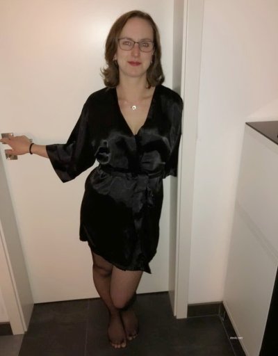 Когда жаждешь страсти, демонстрирует интимные наряды