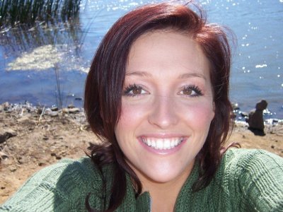 Парень балует себя с обворожительной дамой