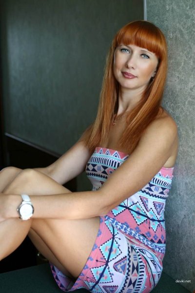 Интимные снимки алой опытной дамы