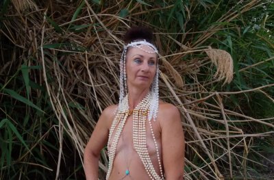 Развлечения без одежды в Тростниках: горячие игры для взрослых!