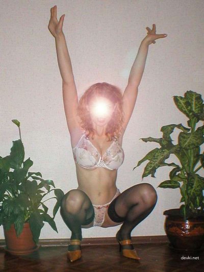 Изумительные снимки сексуальной супруги с обворожительным бюстом