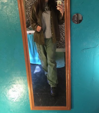 Откровенные снимки сисястой красотки у зеркала