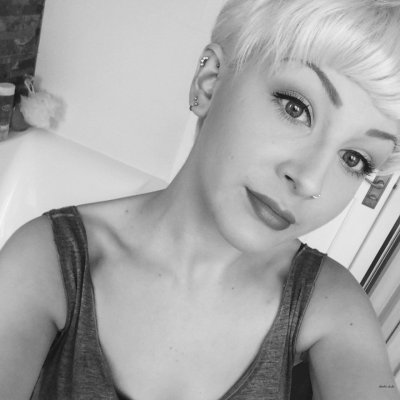 Изумительные кривые обнаженной блондины