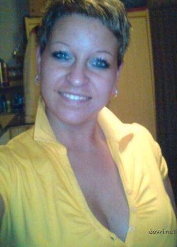 Пышная красавица позирует без одежды, восхищая своей формой!