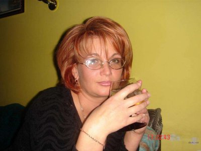 Мамочка страстно облизывает стоячие члены