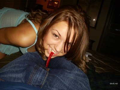 Чувак отведает юную пилотку - новые ощущения!